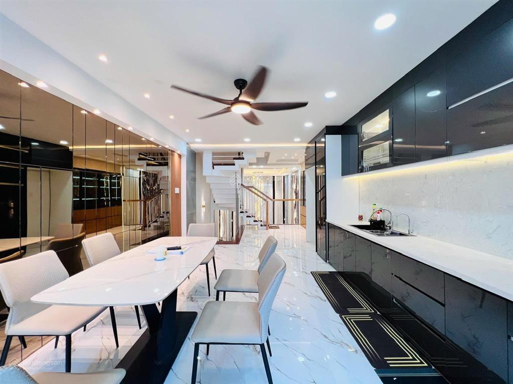 Cho thuê nhà nguyên căn full nội thất 4 phòng ngủ