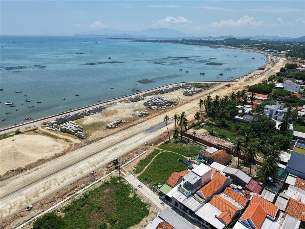 Lô góc mặt biển, đón sóng kkt vân phong. sổ sẵn, sang tên nhanh