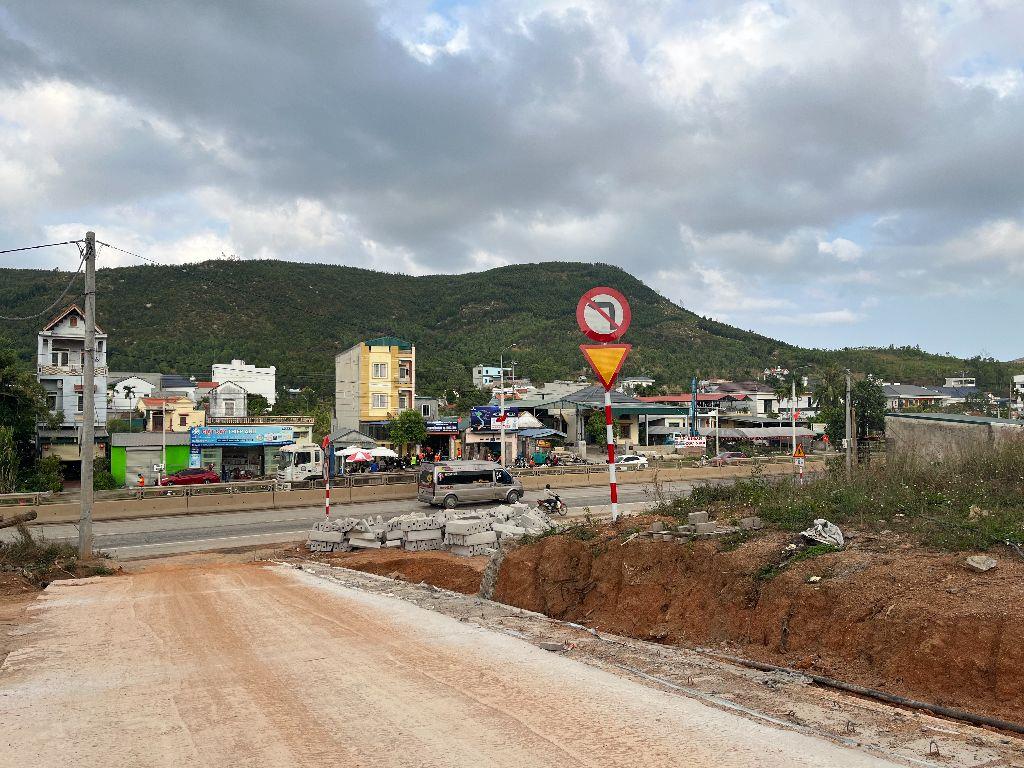 Chính chủ gửi bán đất mặt tiền QL18 Đại Yên, sát Vin Hạ Long Xanh