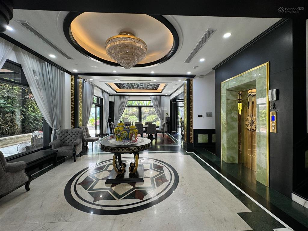 Cần bán gấp biệt thự vinhomes central park  320m2 giá 250 tỷ   0909 106 ***