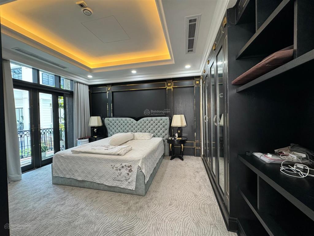 Cần bán gấp biệt thự vinhomes central park  320m2 giá 250 tỷ   0909 106 ***