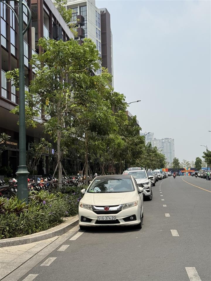Shop metropole thủ thiêm 200m² thông tầng  trần cao 6m  dễ decor thương hiệu f&b, showroom