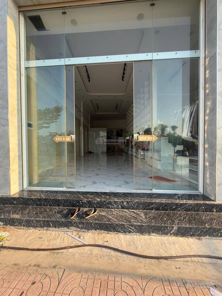Nhà đất ngang 40m dài 15m, 2 mặt tiền gần chợ đề gi