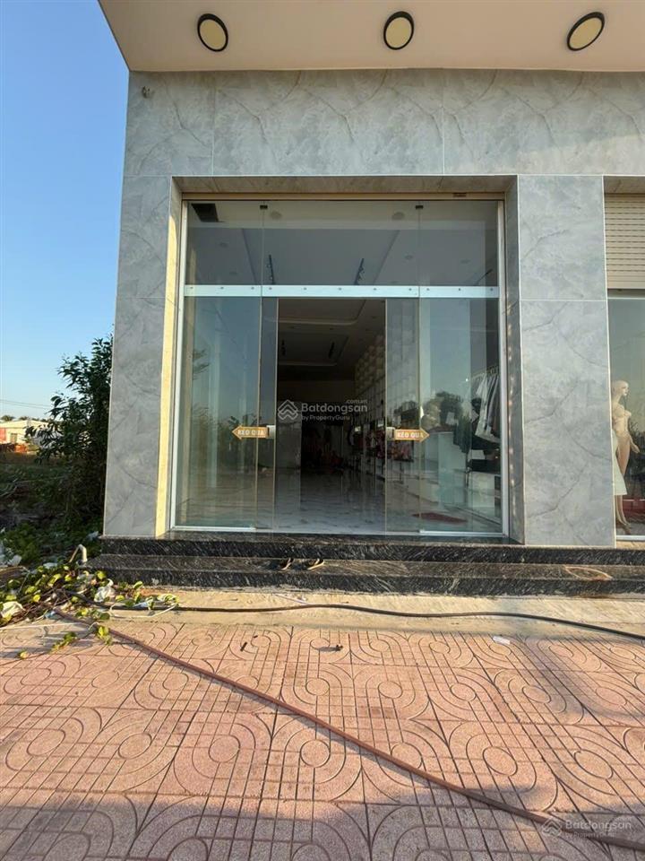 Nhà đất ngang 40m dài 15m, 2 mặt tiền gần chợ đề gi