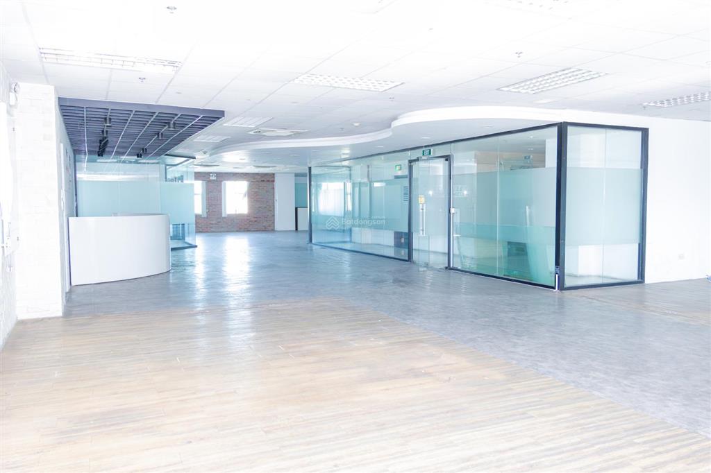 Cho thuê văn phòng 725 m2 tại tầng 11  tòa nhà vĩnh trung plaza