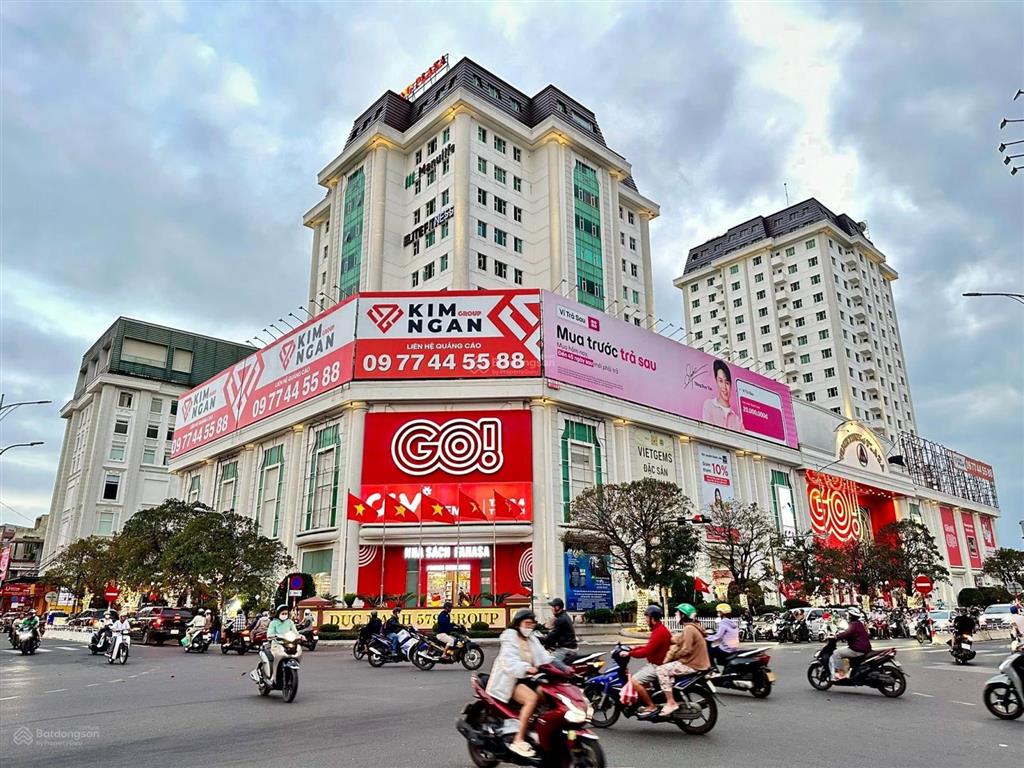 Cho thuê văn phòng 103m2  vĩnh trung plaza đà nẵng tầng cao view đẹp, bàn giao ngay