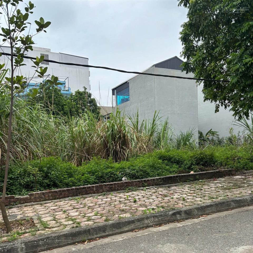 Chủ nhà có mảnh đất view hồ sinh thái hòa lạc nhờ gửi bán  100m full thổ cư  2.x tỷ