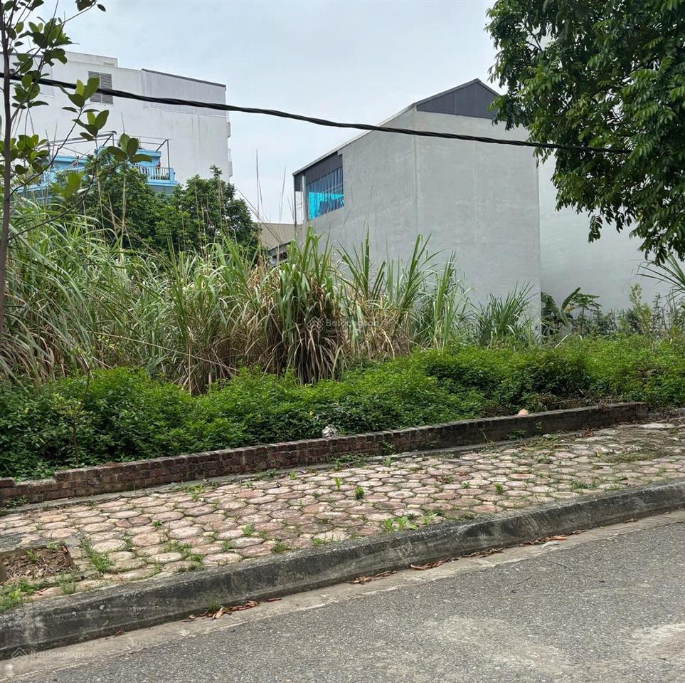 Chủ nhà có mảnh đất view hồ sinh thái hòa lạc nhờ gửi bán  100m full thổ cư  2.x tỷ