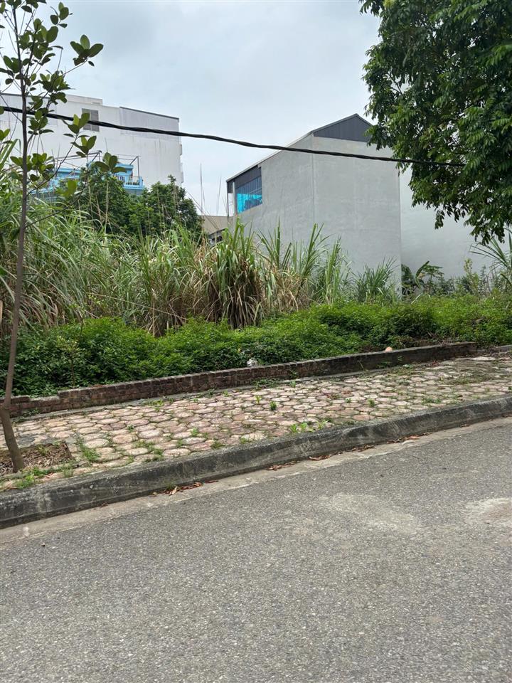 Chủ nhà có mảnh đất view hồ sinh thái hòa lạc nhờ gửi bán  100m full thổ cư  2.x tỷ