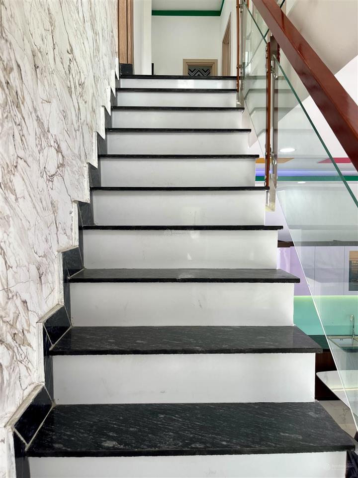 Nhà lầu gần chợ mỹ hạnh (gò hưu)