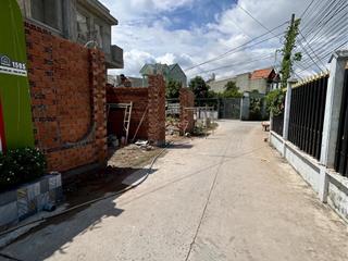 Ccg bán căn nhà lầu đúc thật, ngay trung tâm ngã 3 mỹ hạnh  long an