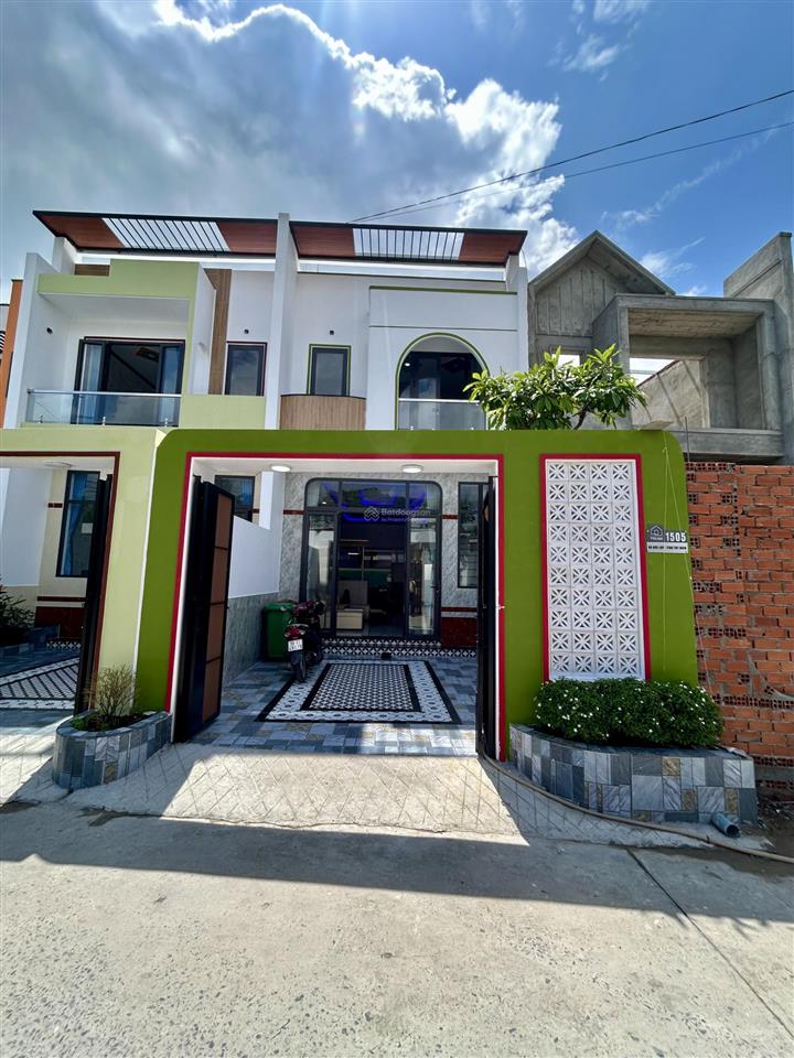Ccg bán căn nhà lầu đúc thật, ngay trung tâm ngã 3 mỹ hạnh  long an
