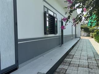 Nhà và đất quy mô lớn vị trí thuận lợi cho việc định cư và đầu tư lâu dài