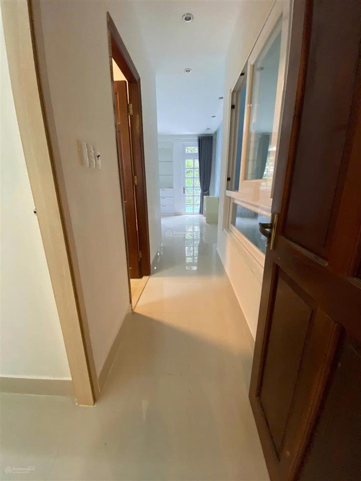 Giá 5,9tr  xô viết nghệ tĩnh, bình thạnh, gần hutech  50m2  1 phòng ngủ, ban công, phòng thay đồ