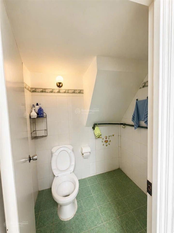 Bán gấp nhà riêng 4pn, 3wc tại huỳnh văn bánh, phú nhuận, 6,6 tỷ, 32m2