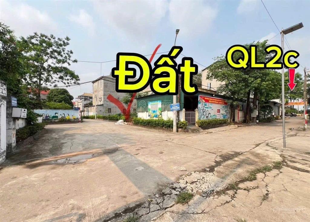 Băng 2 ql2c thuộc phố thanh vân tam dương. mặt tiền lên tới 11,41m, nợ hậu hơn 13m, đối diện uỷ ban
