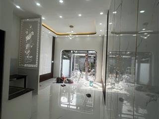 Bán nhà mới xây gần bệnh viện trường học