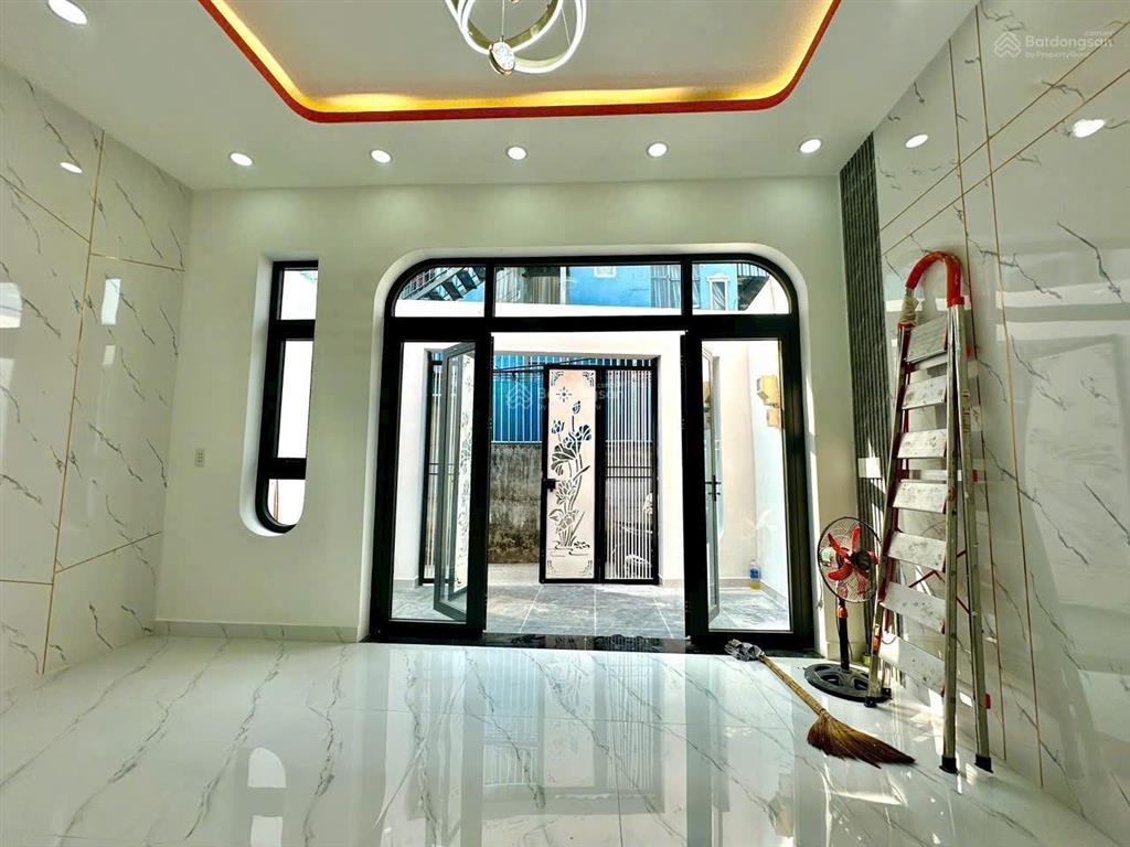 Nhà gần chợ cây xoài và bv lê văn thịnh 200 m
nhà mới 2 pn hẻm ba gác  0775 997 ***