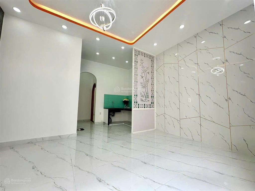 Nhà gần chợ cây xoài và bv lê văn thịnh 200 m
nhà mới 2 pn hẻm ba gác  0775 997 ***