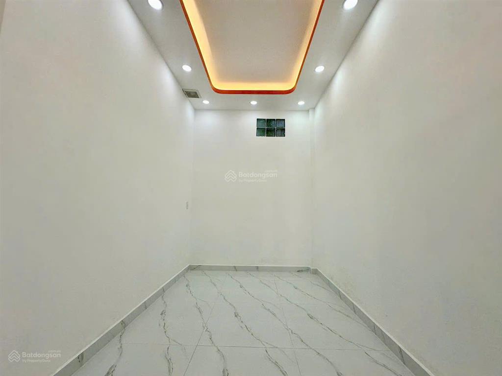 Nhà gần chợ cây xoài và bv lê văn thịnh 200 m
nhà mới 2 pn hẻm ba gác  0775 997 ***