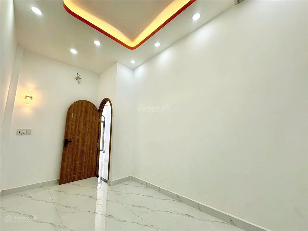 Nhà gần chợ cây xoài và bv lê văn thịnh 200 m
nhà mới 2 pn hẻm ba gác  0775 997 ***