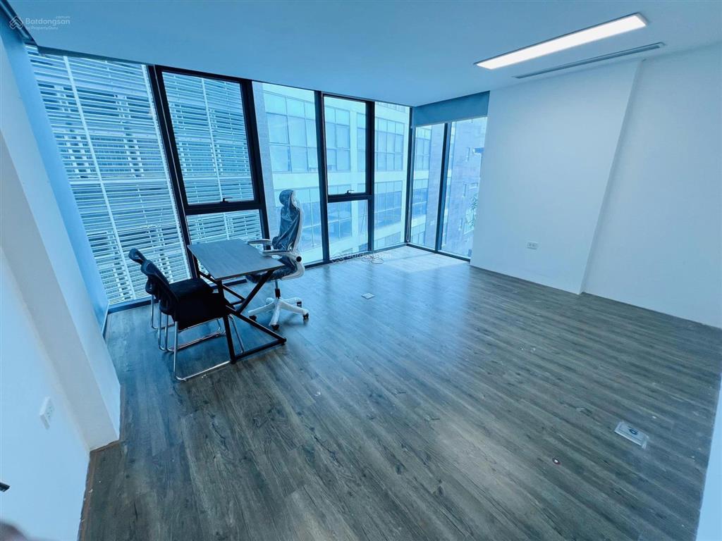 Chủ nhà cần cho thuê sàn làm văn phòng mặt phố thụy khuê, tây hồ, dt 60m2,  0988 453 ***