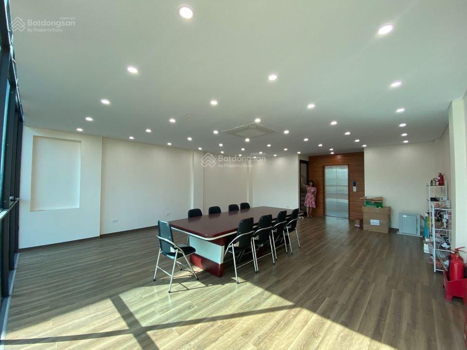 Cần cho thuê tầng 4 làm vp tại phố văn cao, ba đình, dt 65m2,  0988 453 ***