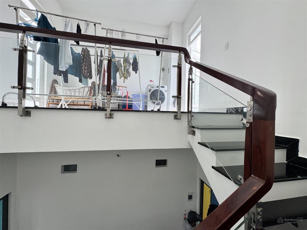 Nhà sổ riêng, 5x20m đường 15m, 1 lầu sân thượng, 3 phòng
