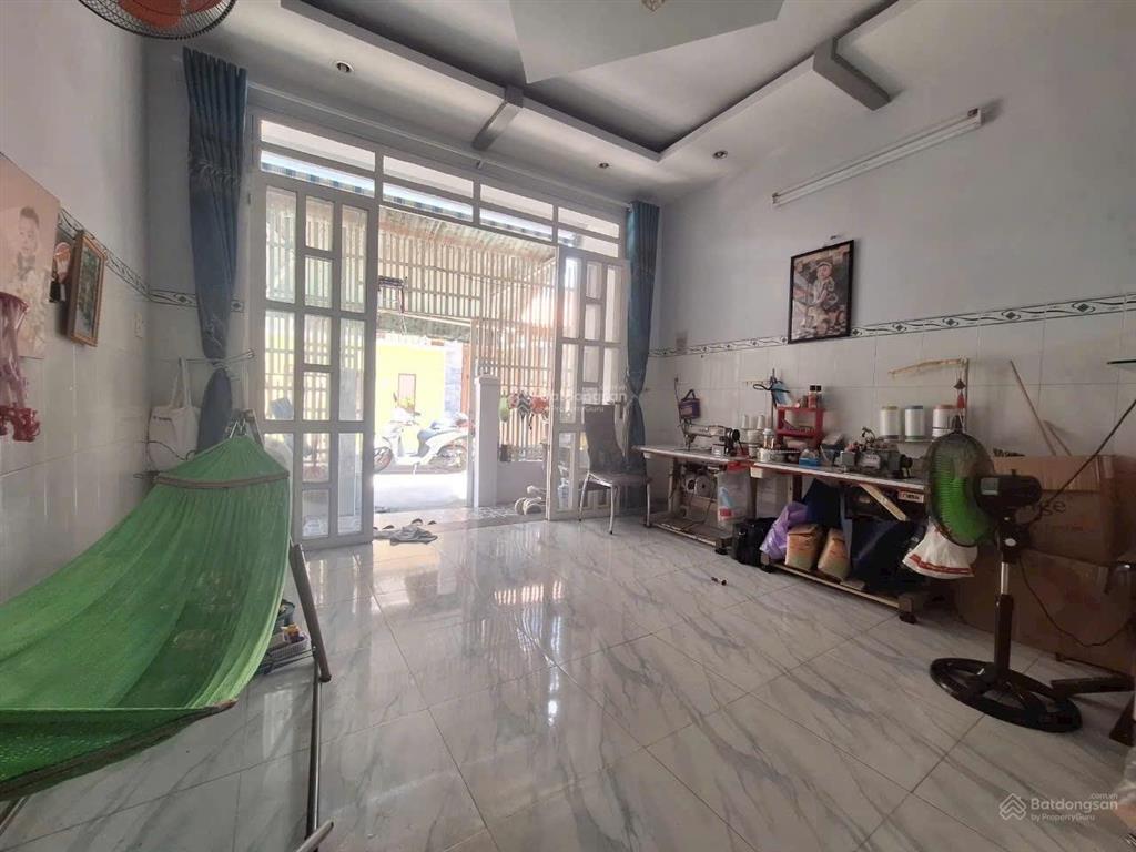 Bán nhà 4x10m đg lê văn lương , nhà bè, gần cầu long kiển