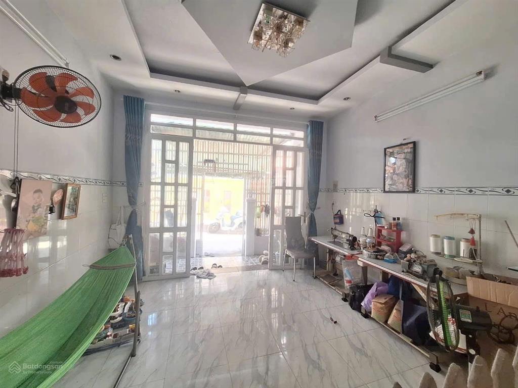 Bán nhà 4x10m đg lê văn lương , nhà bè, gần cầu long kiển