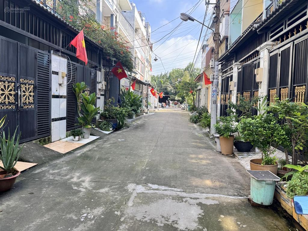 Nhà 3 lầu đẹp thiết kế sang trọng, hẻm xe hơi 6m ngay cầu long kiển đg lê văn lương phước kiển