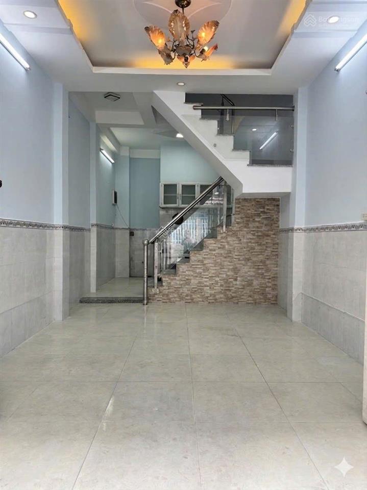 Nhà 2 lầu 4 phòng ngủ, hẻm 6m đường lê văn lương gần bệnh viện nhà bè