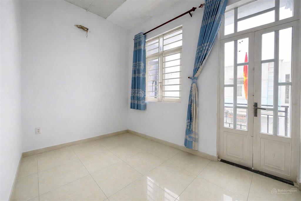 Nhà 2 lầu 4 phòng ngủ, hẻm 6m đường lê văn lương gần bệnh viện nhà bè
