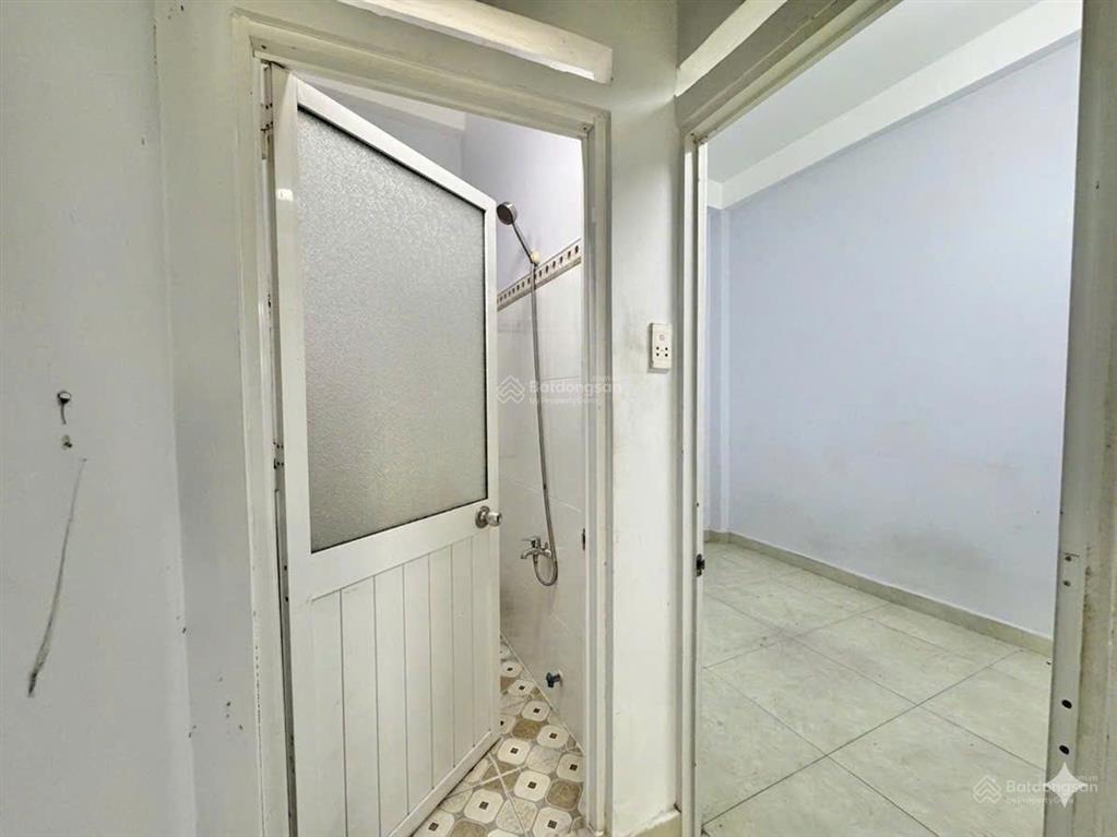 Nhà 2 lầu 4 phòng ngủ, hẻm 6m đường lê văn lương gần bệnh viện nhà bè