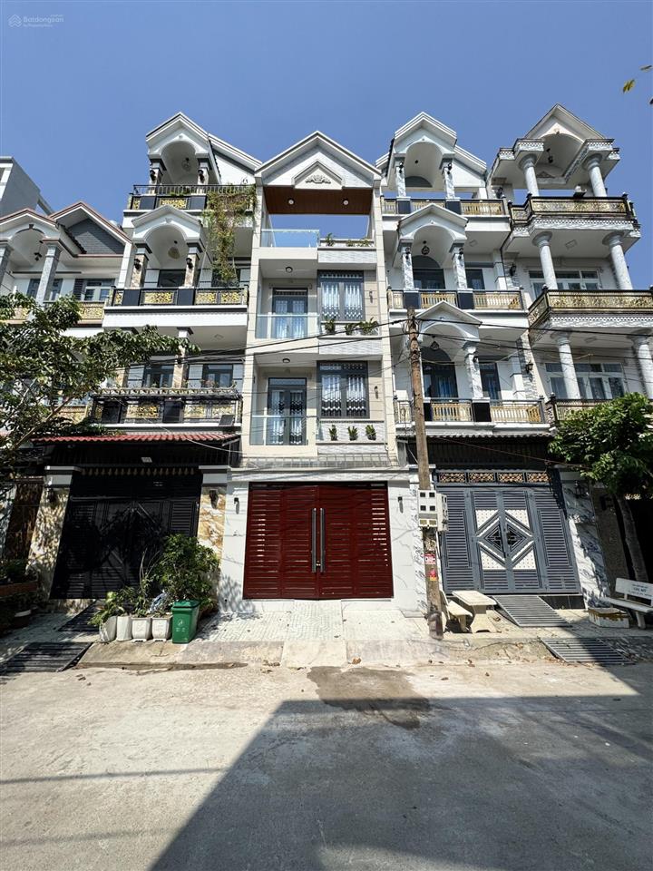 Nhà mới xây shr 2 lầu 4 phòng ngủ, sân thượng, đg lê văn lương nối dài qua long hậu