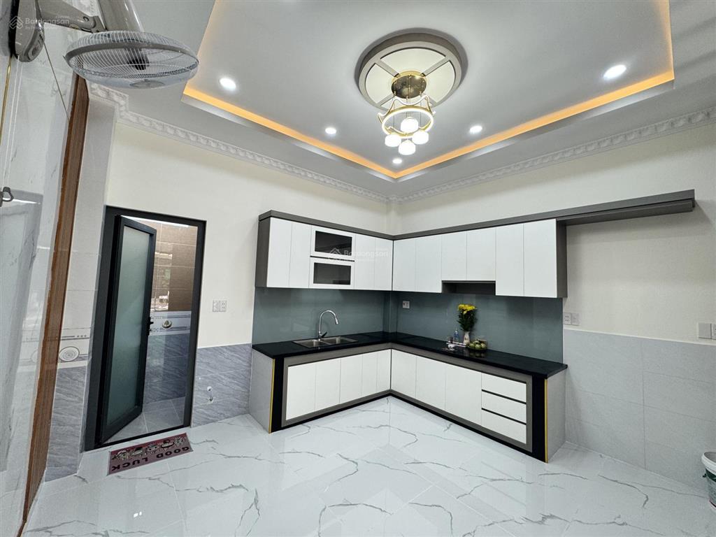 Nhà mới xây shr 2 lầu 4 phòng ngủ, sân thượng, đg lê văn lương nối dài qua long hậu