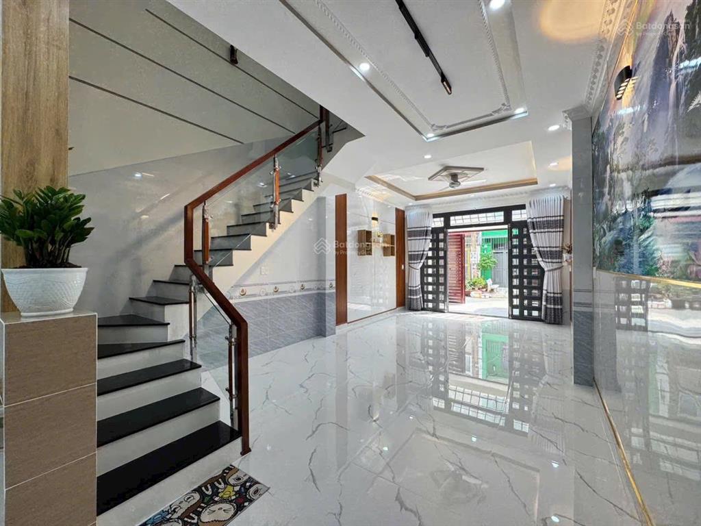 Nhà mới xây 2 lầu sân thượng 4 phòng ngủ đường 10m | lê văn lương nối dài long hậu