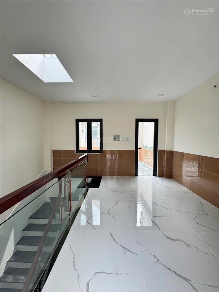 Nhà mới xây 2 lầu sân thượng 4 phòng ngủ đường 10m | lê văn lương nối dài long hậu
