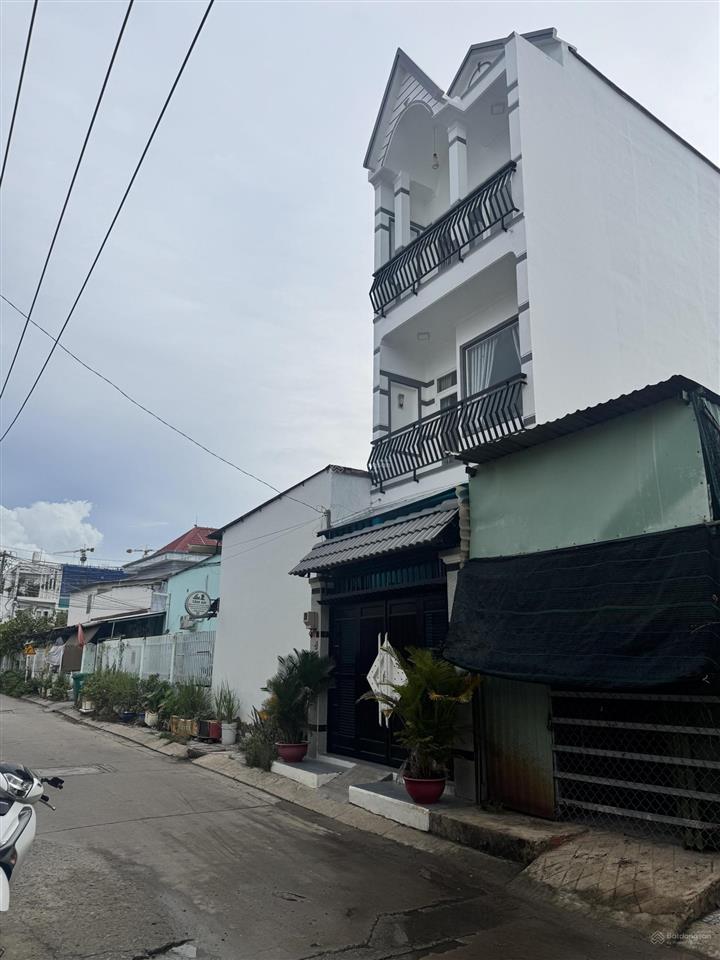 Nhà sổ hồng riêng 3 lầu, 6 phòng ngủ  đg lê văn lương nhà bè, ngay cầu long kiển