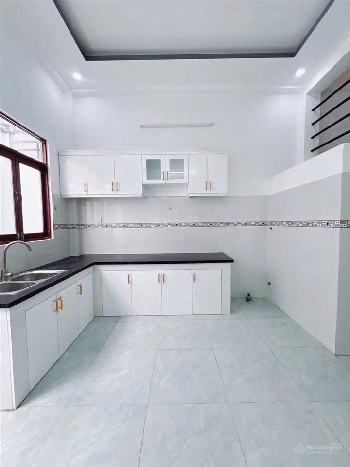 Nhà sổ hồng riêng 3 lầu, 6 phòng ngủ  đg lê văn lương nhà bè, ngay cầu long kiển