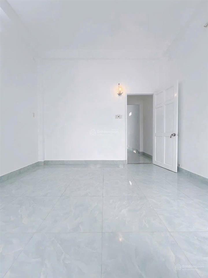 Nhà sổ hồng riêng 3 lầu, 6 phòng ngủ  đg lê văn lương nhà bè, ngay cầu long kiển