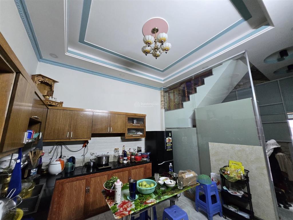 Hạ 200 tr bán nhanh nhà 3 lầu đường nhựa rộng 12 m thông dt 64 m2 tc fun.cách chợ 100 m