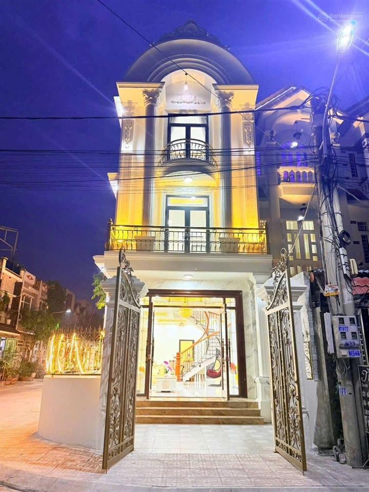 Biệt thự hoàn gia,tặng fun nội thất dt 100 m2,hoàn công 224m2.giá 7,7 tỷ.khu nhà ở phú hồng thịnh 5