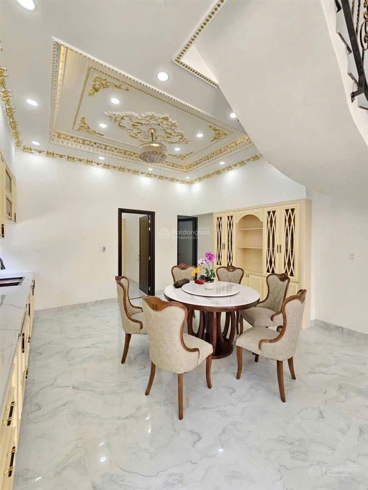 Biệt thự hoàn gia,tặng fun nội thất dt 100 m2,hoàn công 224m2.giá 7,7 tỷ.khu nhà ở phú hồng thịnh 5
