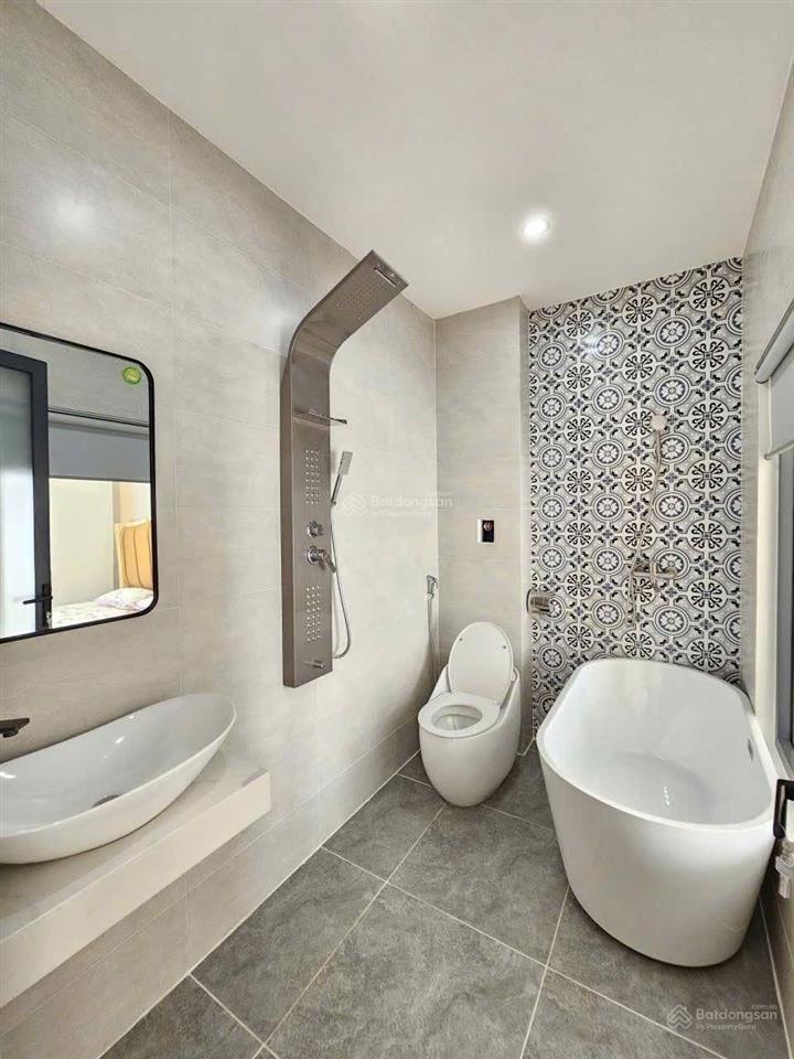 Biệt thự hoàn gia,tặng fun nội thất dt 100 m2,hoàn công 224m2.giá 7,7 tỷ.khu nhà ở phú hồng thịnh 5
