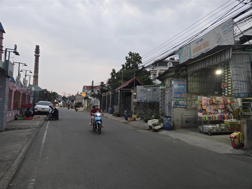 Giảm 150 tr bán nhanh đất ngay chung cư phú đông cách bệnh viện 600 m.dt 143,4 m2 ngang 5 m