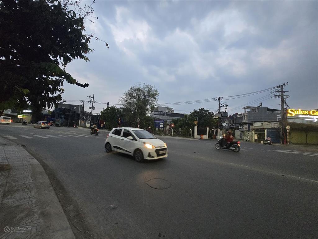 Giảm 150 tr bán nhanh đất ngay chung cư phú đông cách bệnh viện 600 m.dt 143,4 m2 ngang 5 m