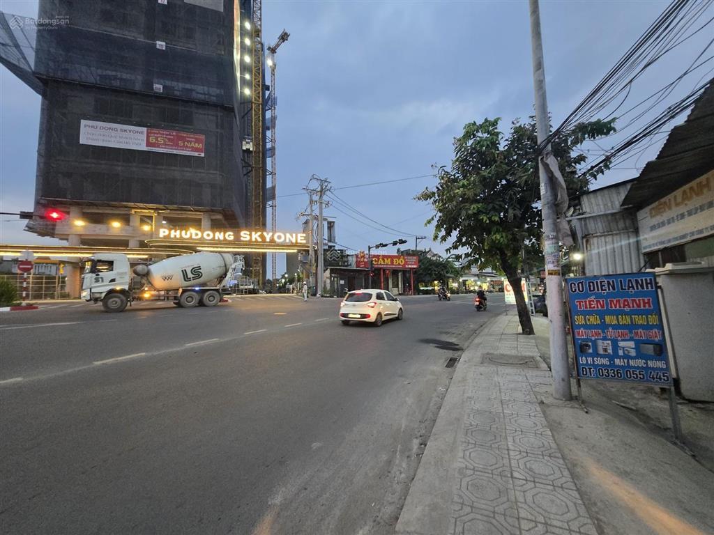 Giảm 150 tr bán nhanh đất ngay chung cư phú đông cách bệnh viện 600 m.dt 143,4 m2 ngang 5 m