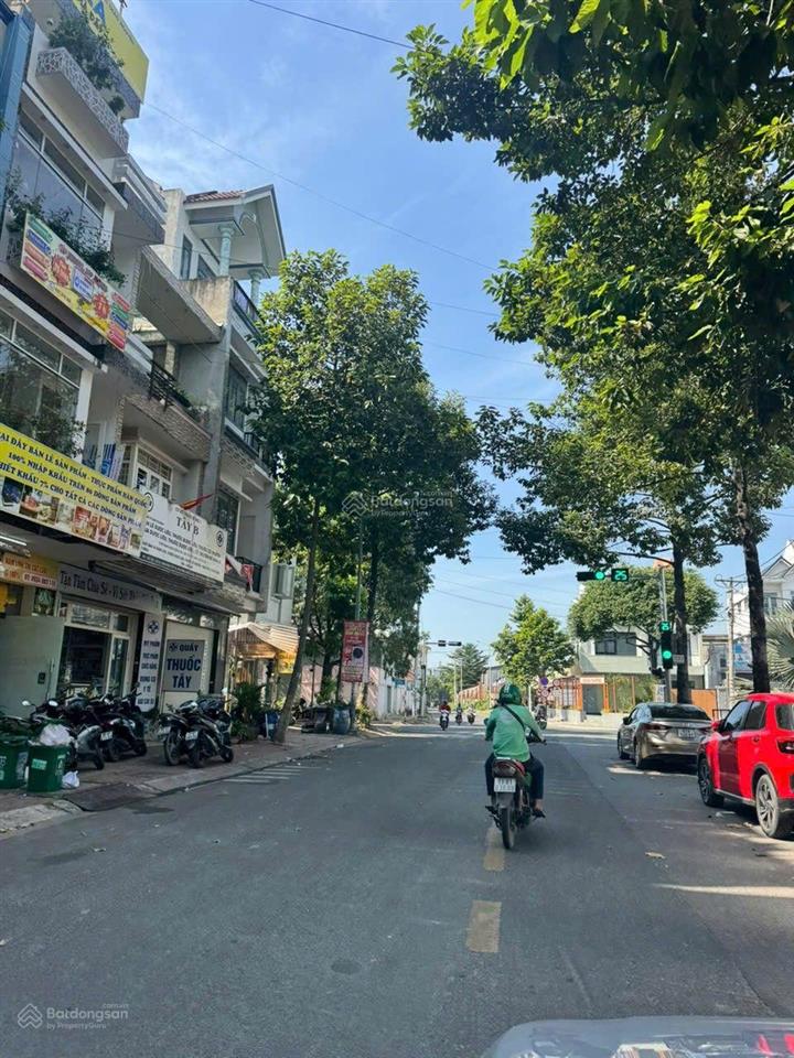 Thanh lý lô đất mặt tiền đường võ thị sáu đoạn gần big c và ql1k. xung quanh nhà 1 trệt 3l