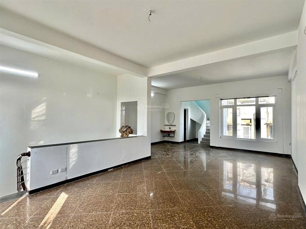Cho thuê nhà làm văn phòng ,nhà ở tại âu cơ, 30 triệu, 130m2, view đẹp, nhiều tiện ích